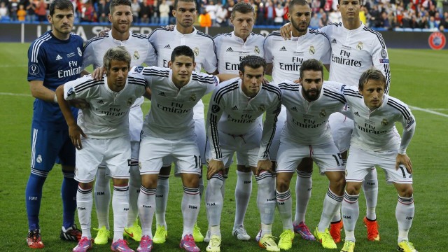 国足队员发挥出色，携手挺进国际赛八强，国足晋级8强