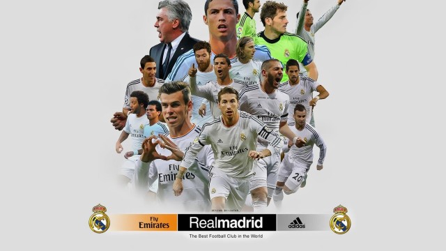 激烈角逐：球场上的火药味愈发浓厚，足球场上球迷放的烟火