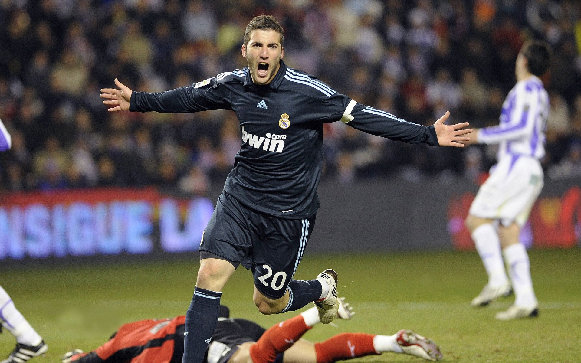 回顾高尔夫年度十大高光球洞，高尔夫球洞直径多少cm