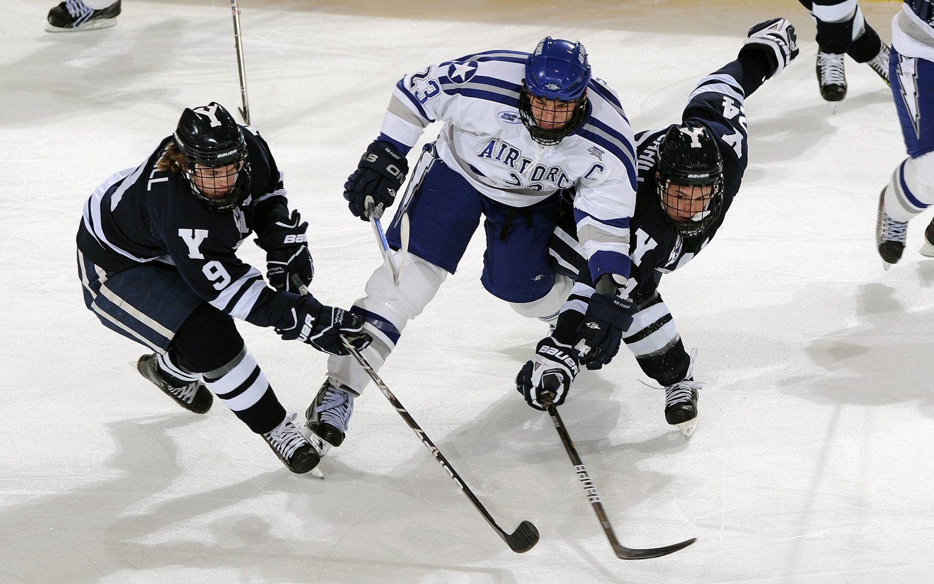 欧洲女足决赛险胜荷兰，晋级半决赛，欧洲女足欧冠